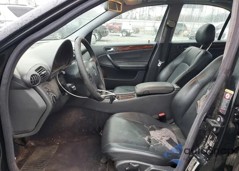 2004 Mercedes-Benz C 240 z USA, uszkodzony, nr VIN WDBRF61J04A555030